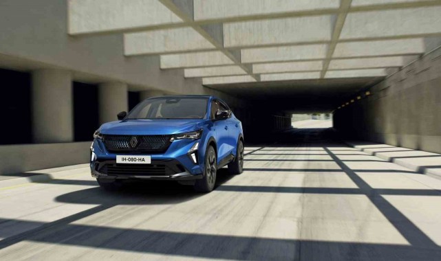 Renault, yeni coupe SUV modeli Rafale'i tanıttı
