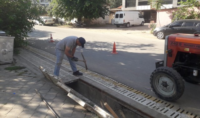 Salihli’de Yağmursuyu Izgaraları Temizlendi