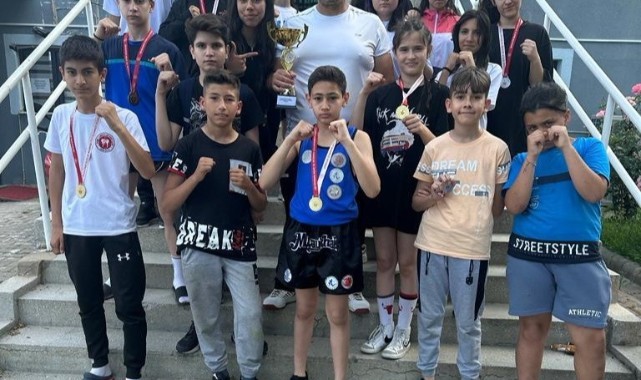 Salihli Halk Eğitim'den, 5 altın, 5 gümüş, 2 bronz madalya   