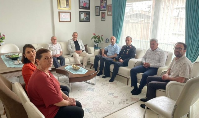 Salihli Kaymakamı Sağlam'dan şehit babasına ziyaret