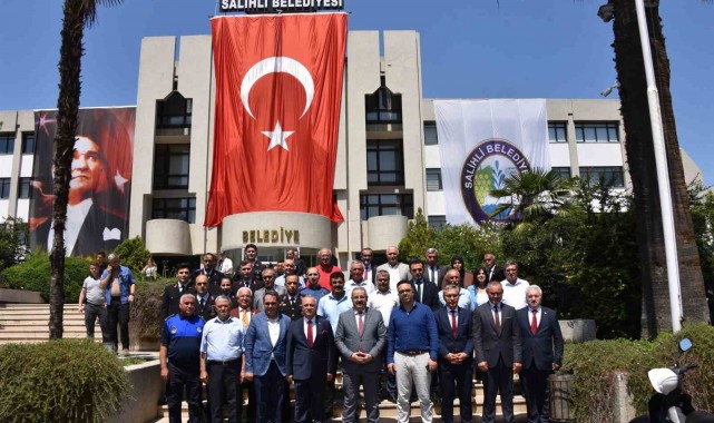 Salihli protokolü bayramlaştı