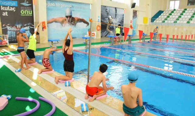 Salihli'de yaz yüzme kursu kayıtları başladı
