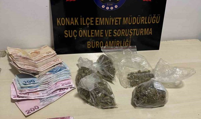 Satışa hazır uyuşturucu maddelerle polise yakalandılar