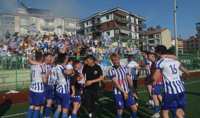 Selendi Belediyespor 31 yıl sonra ilk şampiyonluğunu yaşadı
