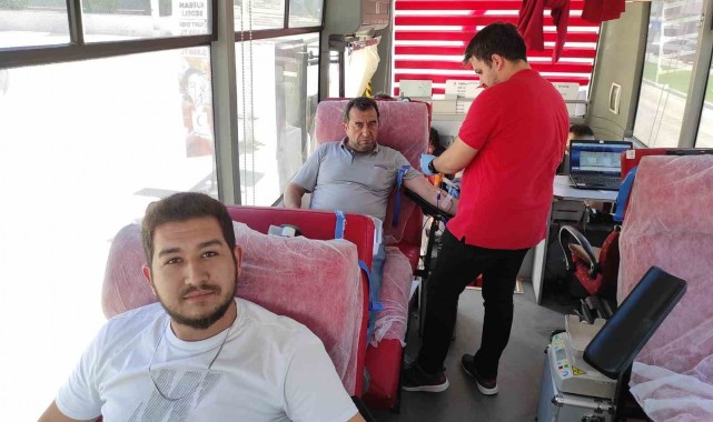 Selendili vatandaşlar kan bağışına yoğun ilgi gösterdi