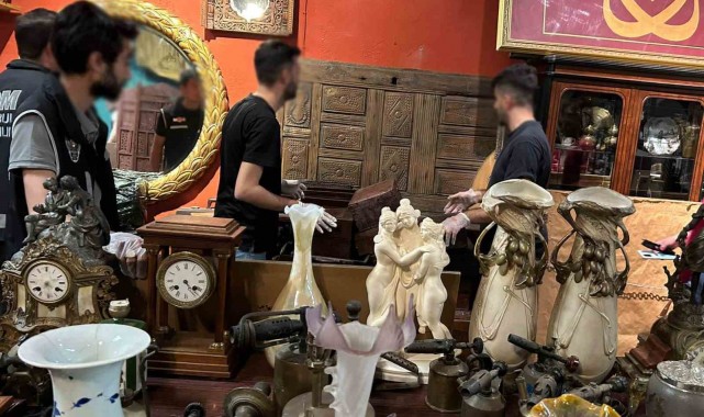 Tarihi han ve köşk kapılarını yurtdışına kaçırmaya çalıştılar: 3 gözaltı