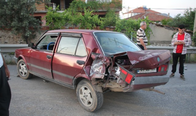 Tırın lastiği patladı, 5 araç birbirine girdi: 6 yaralı