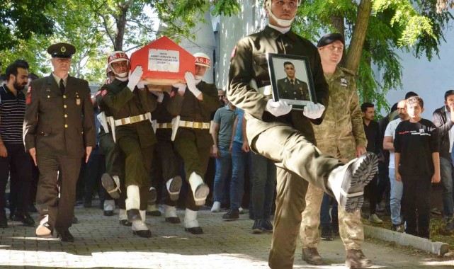 Trafik kazasında hayatını kaybeden astsubay son yolculuğuna uğurlandı