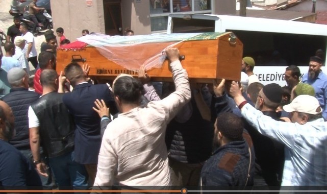 Tüfekle 11 yaşındaki çocuk tarafından vurulan genç kız, tabutuna sarılan duvakla toprağa verildi