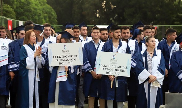Turgutlu Meslek Yüksekokulu 28.dönem mezunlarını uğurladı