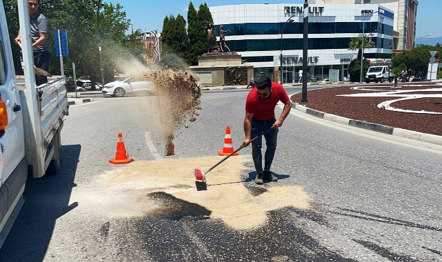 Yola dökülen yağ kazaya sebep oluyordu!