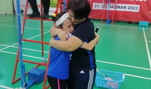 Yunusemreli Zeren badmintonda Türkiye üçüncüsü oldu