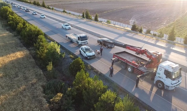 2 metrelik şarampolden aşağı düşen otomobilde 3 kişi yaralandı
