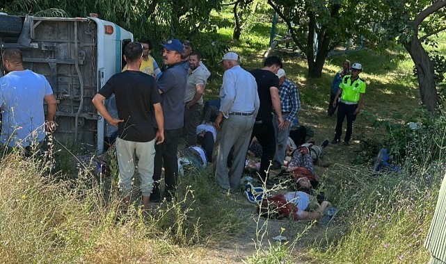 Afyonkarahisar'dan mevsimlik işçileri taşıyan minibüs devrildi
