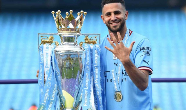 Al-Ahli, Riyad Mahrez ile 4 yıllık sözleşme imzaladı