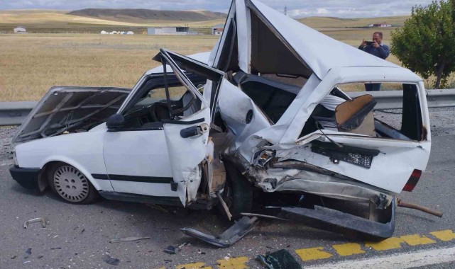 Ankara'daki kazada otomobil kağıt gibi ezildi