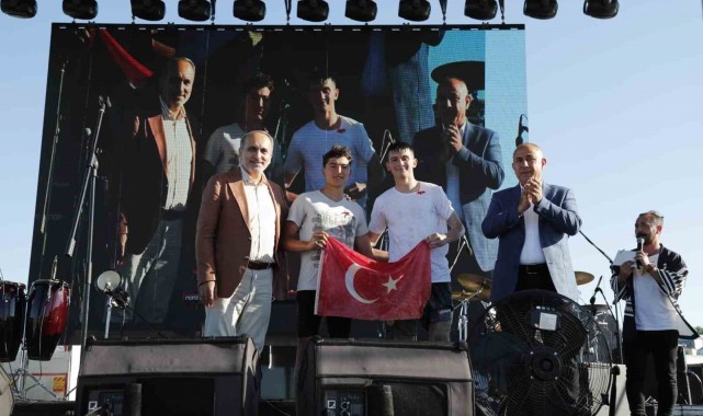 Arnavutköy'de Kabotaj Bayramı kutlamaları renkli görüntülere sahne oldu