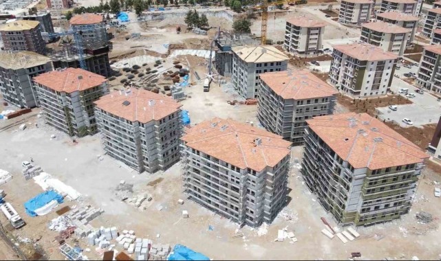Bakan Özhaseki: "Deprem bölgesinde durup dinlenmek için vaktimiz yok"