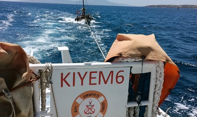Bodrum’da arızalanan tekneyi Kıyı Emniyet ekipleri kurtardı