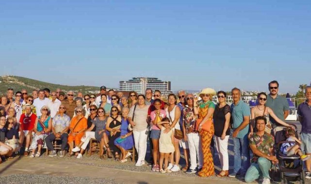 Çeşme'de 74 yıllık geleneksel bayramlaşma