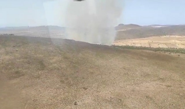 Çeşme'de otluk yangını: Helikopterler havalandı