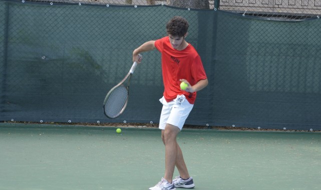 Demirci Akıncıları Büyükler Tenis Yaz Kupası müsabakaları başladı