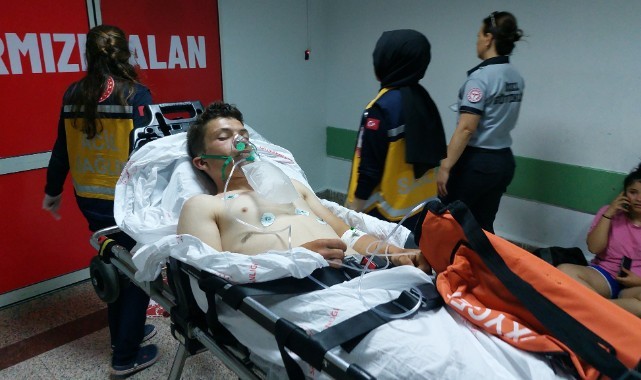 Denizde boğulma tehlikesi geçiren 3 kişi hastanelik oldu