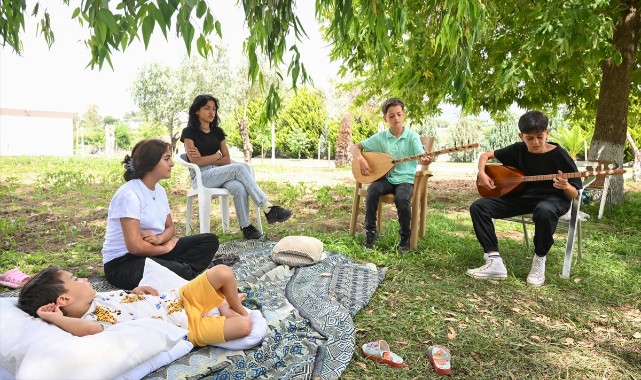 Depremin acı anılarını DSİ'nin İzmir kampında geride bırakmaya çalışıyorlar