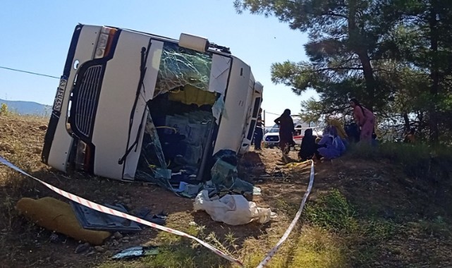 Ekmek parası için Urfa’dan Denizli’ye gelen işçileri taşıyan servis şarampole devrildi