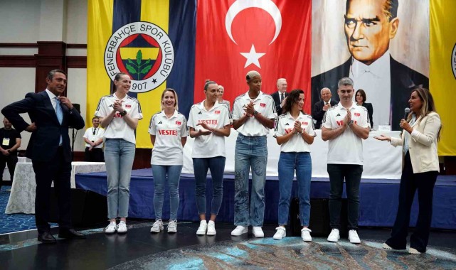 Filenin Sultanları YDK Toplantısı'nda ayakta alkışlandı