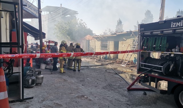 İzmir’de market deposu yandı, faciadan dönüldü