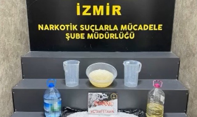 İzmir'de uyuşturucu operasyonlarında 4 şüpheliden 2'si tutuklandı