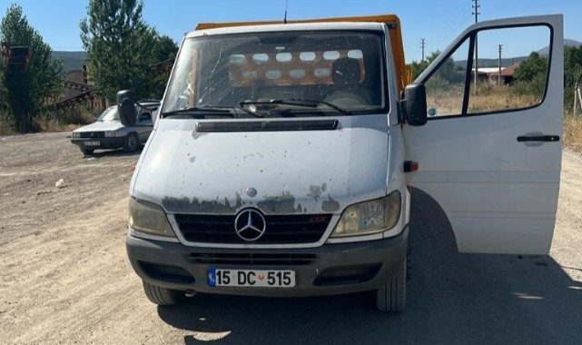 Kamyonetin kapısını açarak düşen 3 yaşındaki çocuk hayatını kaybetti