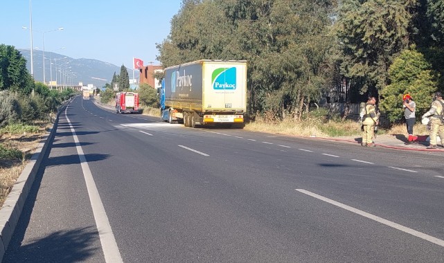 Kemalpaşa'da asit yüklü tırda sızıntı paniği