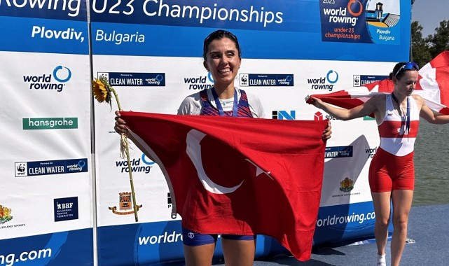 Kürekte kadınlardan büyük başarı