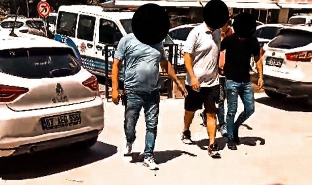 Kuşadası'nda aranan şahıslar polis ekiplerine takıldı