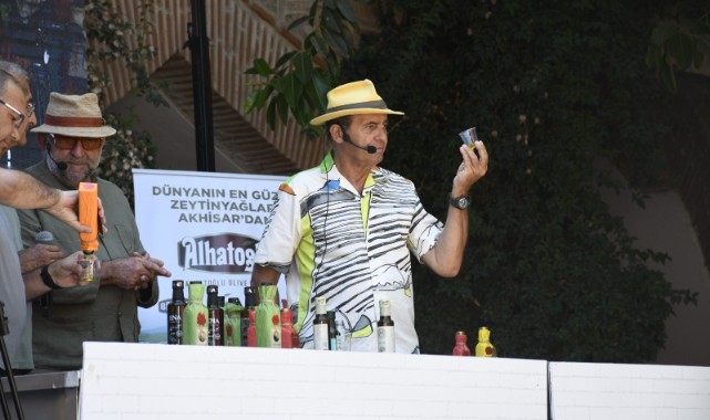 Kuşadası Sokak Festivali'nin ikinci günü zeytinyağı tadım atölyesi ile başladı