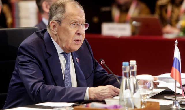 Lavrov: "Ukrayna'ya verilecek F-16'lar nükleer tehdit olarak değerlendirilecek"