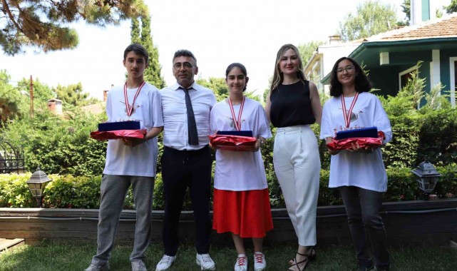 LGS sınavına giren ikiz kardeşler derece yaptı