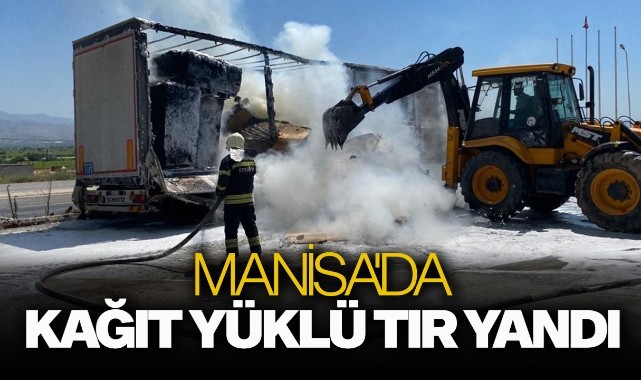 Manisa'da kağıt yüklü tır yandı