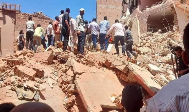 Mısır’da 8 katlı bina çöktü: 3 ölü, 13 yaralı