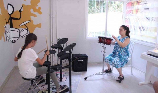 "Okuyamazsın" dediler, okuduğu okula öğretmen oldu