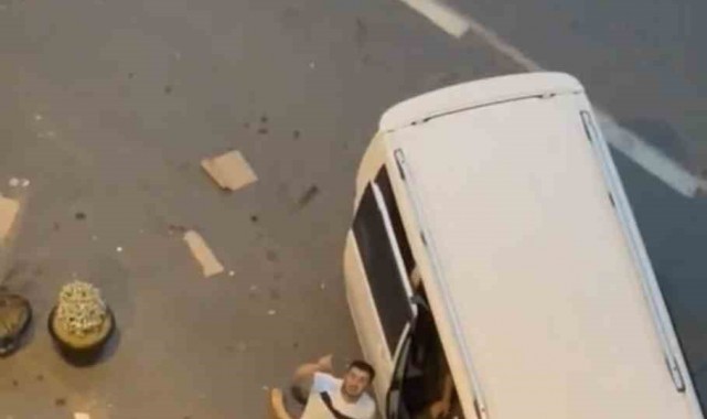Öldüresiye dövdüğü kadını kanlar içinde araca bindirip, çevredekilere küfür yağdırdı