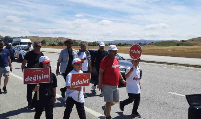 Özcan: "Genel Başkan o kadar rahat ki sanki sınıf başkanlığı seçimini kaybetmiş gibi"