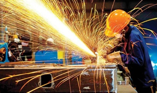 Sanayi üretimi aylık artarken yıllık olarak azaldı