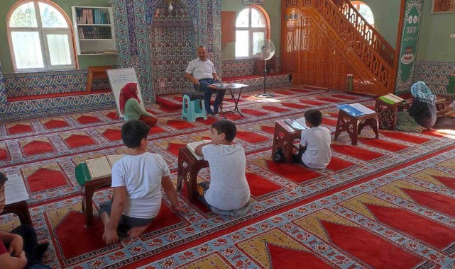 Sarıgöl'de yaz Kur'an kursları yoğun ilgi görüyor