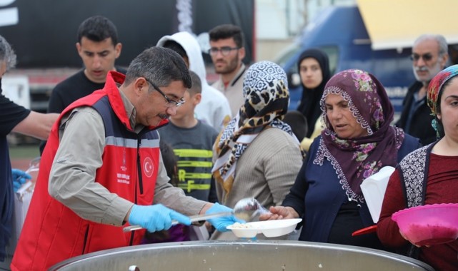 Şehzadeler Belediyesi Adıyaman'da on binlerce kişinin yemek ihtiyacını karşıladı