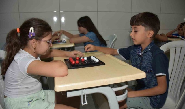 Şehzadelerin çocukları zeka ve akıl oyunları öğreniyor