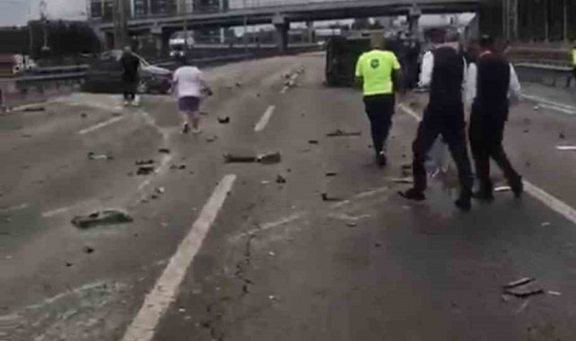 TEM Otoyolu'nda kazayı fotoğraflarken kargo aracının çarptığı adam öldü