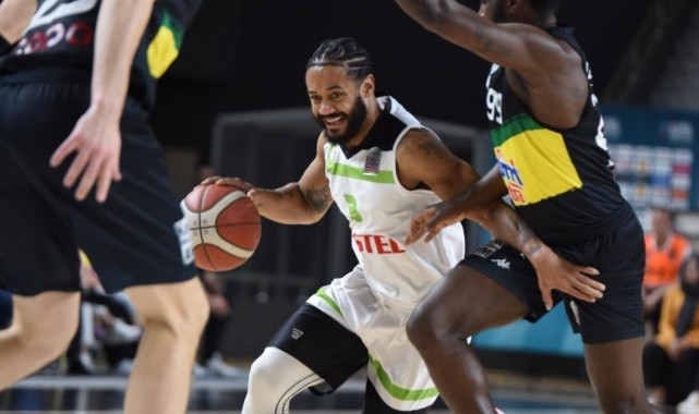 Yıldız basketbolcu bir sezon daha Manisa BBSK'da